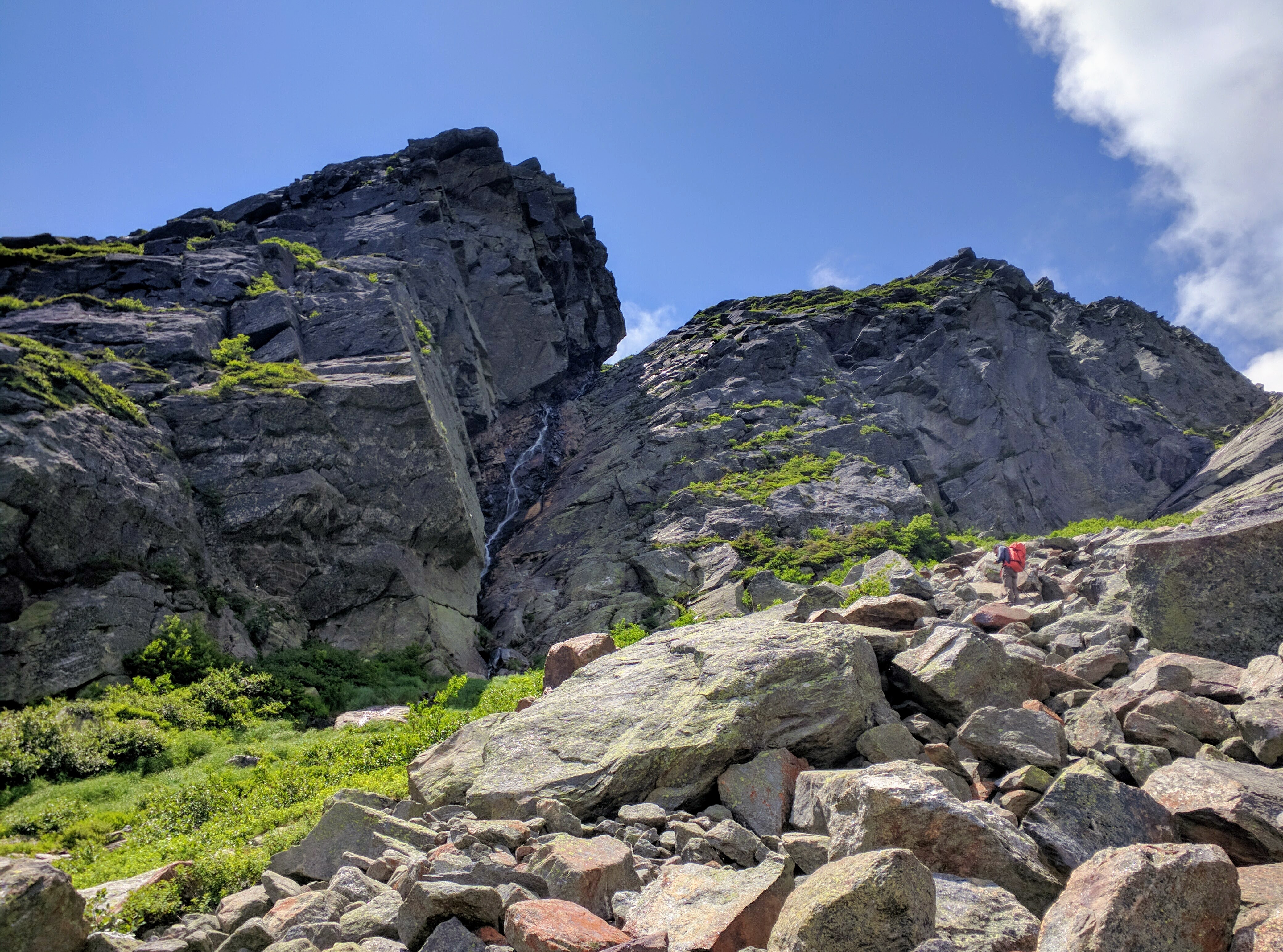 The approach to Pinnacle Buttress